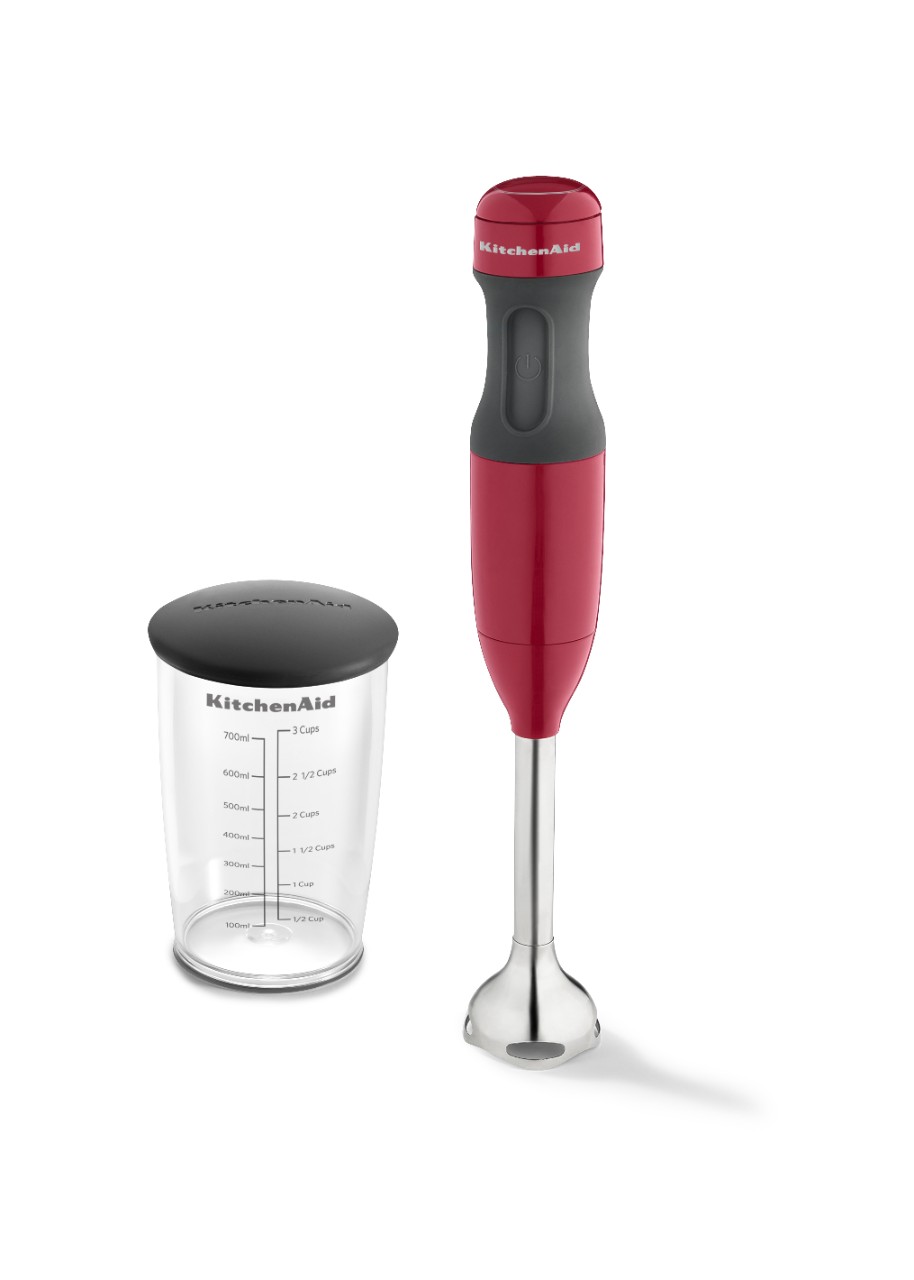 Blend in deeper pots or bowls with our hand blender’s removable shaft. 